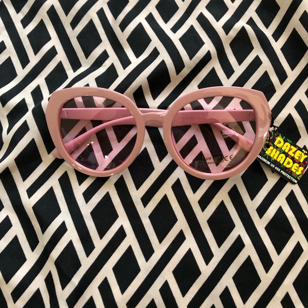 FREE 🚨 Right On Retro Sunglasses in Pink